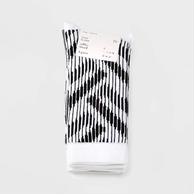 Women's Geometric 3pk Crew Socks - A New Day™ Ivory/Gray 4-10 3 Women's Geometric 3pk Crew Socks - A New Day™ Ivory/Gray 4-10